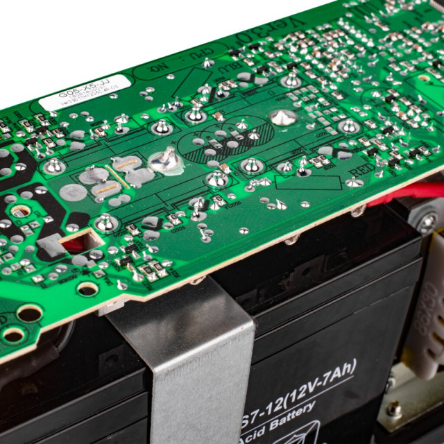 Источник бесперебойного питания (ИБП) LogicPower LP U650VA (390Вт) Источник бесперебойного питания (ИБП) LogicPower LP U650VA (390Вт)