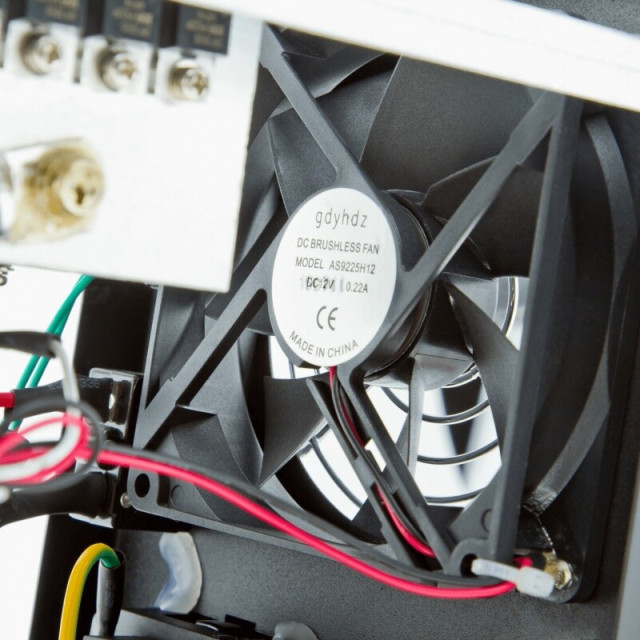 ИБП с правильной синусоидой Logicpower LPY-B-PSW-1500VA+ (1050 Вт) ИБП с правильной синусоидой Logicpower LPY-B-PSW-1500VA+ (1050 Вт)