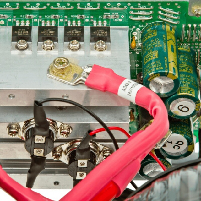 ИБП с правильной синусоидой Logicpower LPY-B-PSW-1500VA+ (1050 Вт) ИБП с правильной синусоидой Logicpower LPY-B-PSW-1500VA+ (1050 Вт)