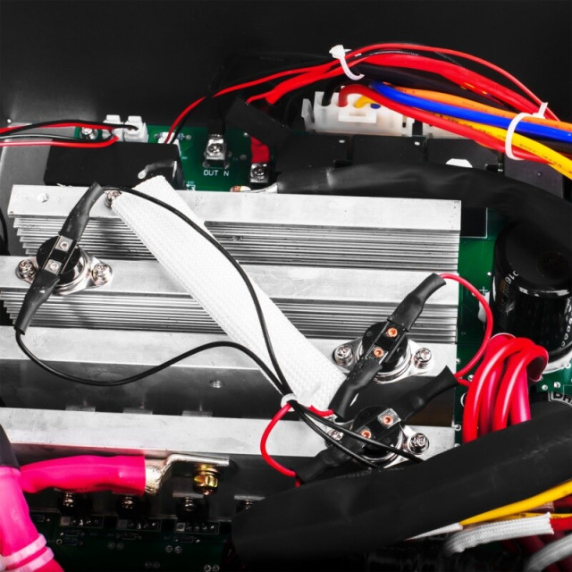 ИБП с правильной синусоидой LogicPower LPY-С-PSW-5000VA (3500 Вт) MPPT 48V ИБП с правильной синусоидой LogicPower LPY-С-PSW-5000VA (3500 Вт) MPPT 48V