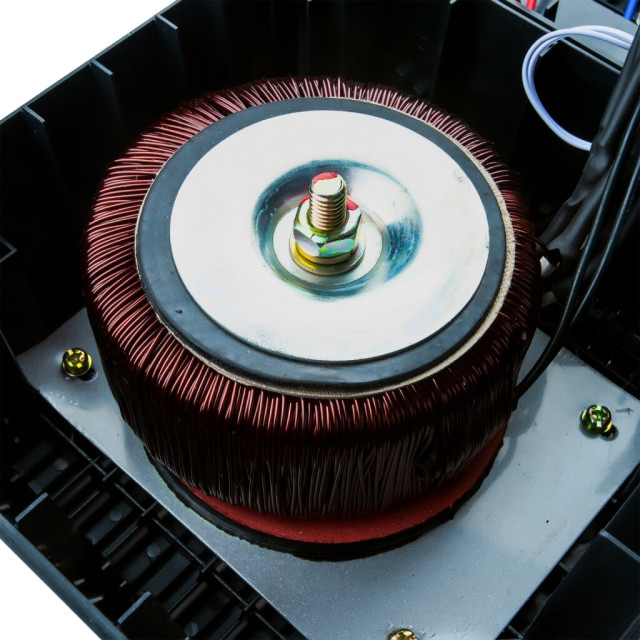 Стабілізатор напруги LogicPower LPT-1000RD (700W) Стабілізатор напруги LogicPower LPT-1000RD (700W)