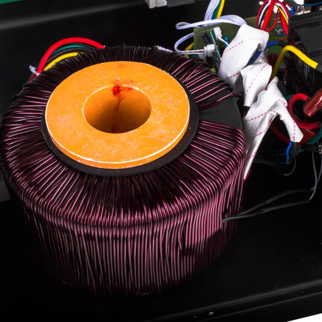 Стабилизатор напряжения LogicPower LPT-W-10000RD BLACK (7000W) Стабилизатор напряжения LogicPower LPT-W-10000RD BLACK (7000W)