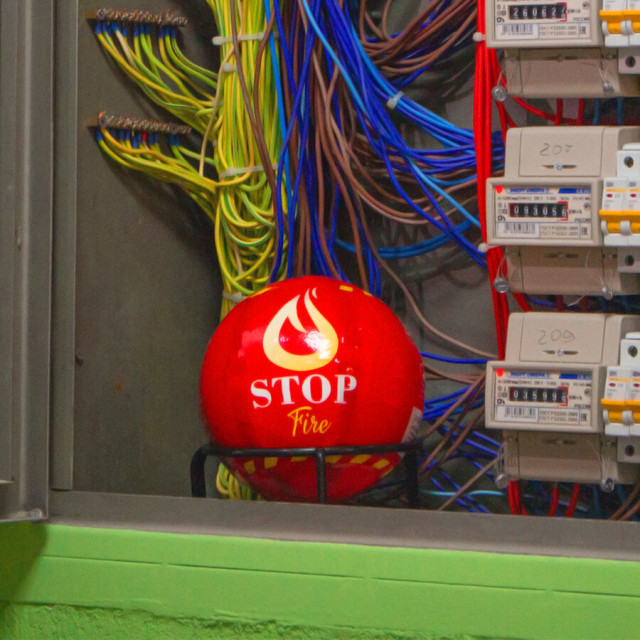 Автономна сфера порошкового пожежогасіння LogicPower Fire Stop S9.0M Автономна сфера порошкового пожежогасіння LogicPower Fire Stop S9.0M