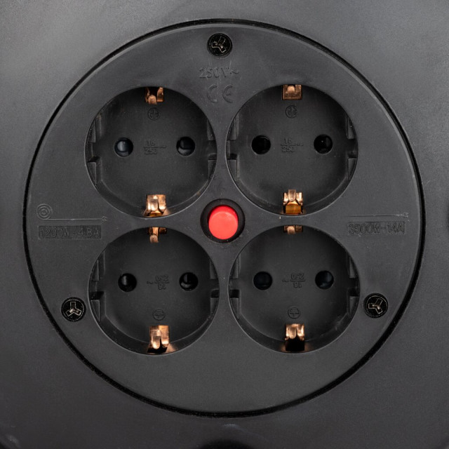 Подовжувач на котушці LogicPower LP 15м (ПВС 3*0.75), 4 гнізда із заземлюючим контактом до 2.2 кВт