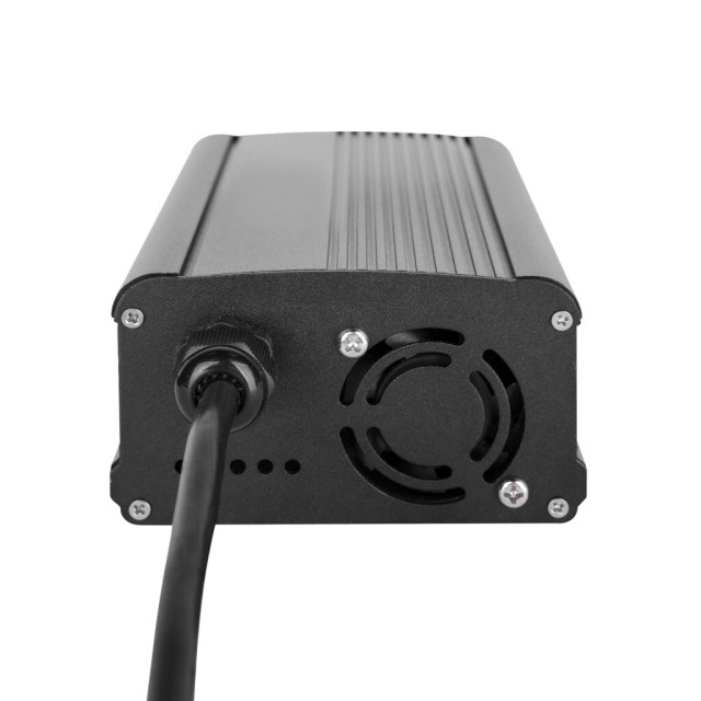 Зарядний пристрій для акумуляторів LiFePO4 24V (29.2V)-10A-240W Зарядний пристрій для акумуляторів LiFePO4 24V (29.2V)-10A-240W